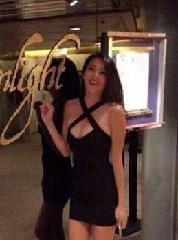 Ů��ѧ���߳�¶����һ��