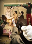 �������AV